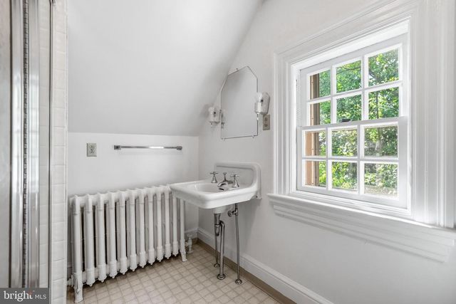 443 SAINT DAVIDS AVE, Wayne, PA 19087