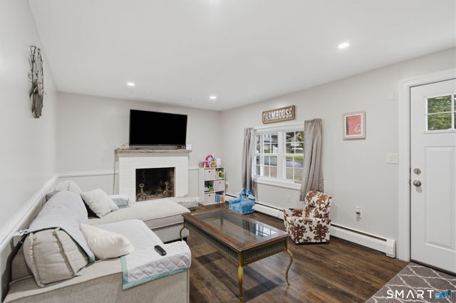 11 Lake Road, Portland, CT 06480