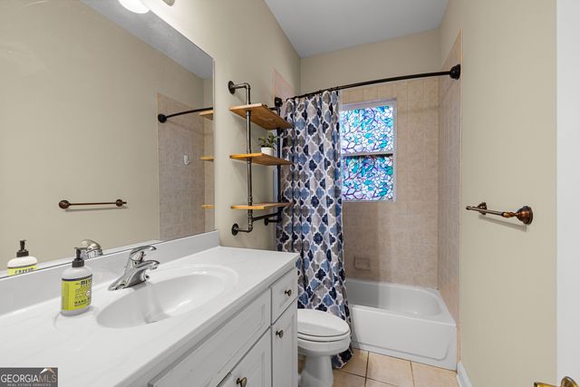 212 Arbor Springs North Drive, Newnan, GA 30265