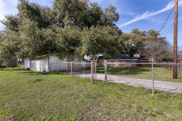 9001 Friendship Road, Houston, TX 77080