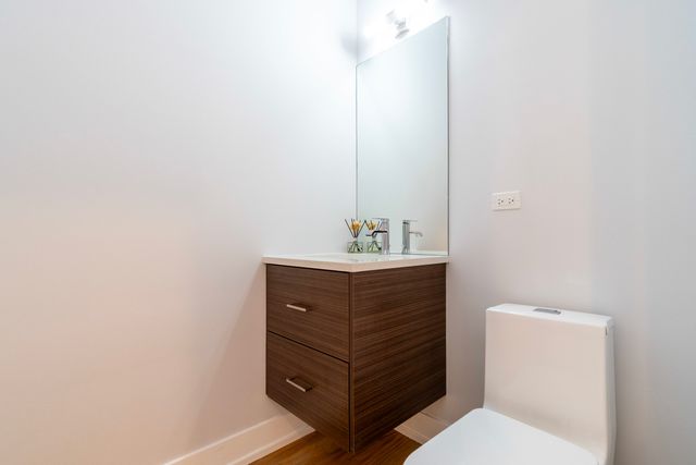 1920 S Shelby Court, Chicago, IL 60608