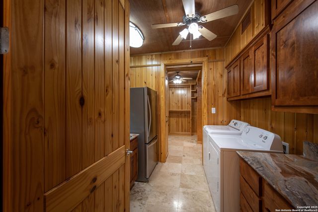 319 Bent River, Concan, TX 78838