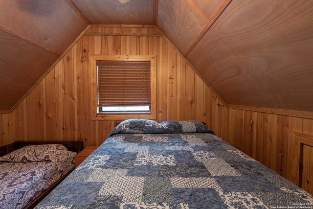 319 Bent River, Concan, TX 78838