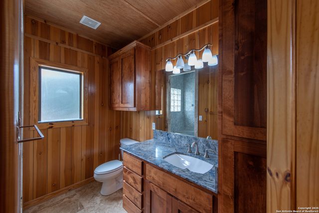 319 Bent River, Concan, TX 78838