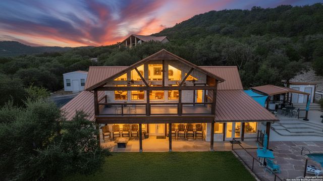 319 Bent River, Concan, TX 78838