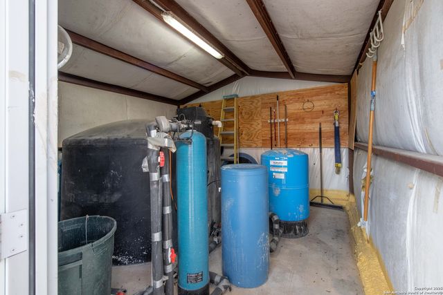 319 Bent River, Concan, TX 78838