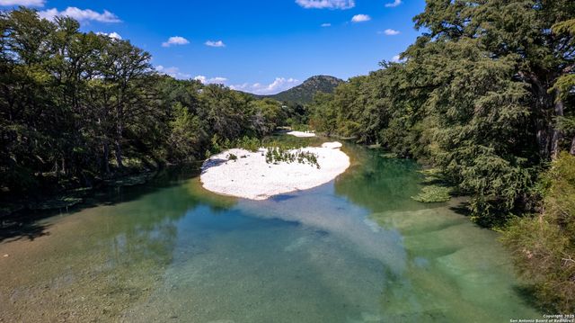 319 Bent River, Concan, TX 78838