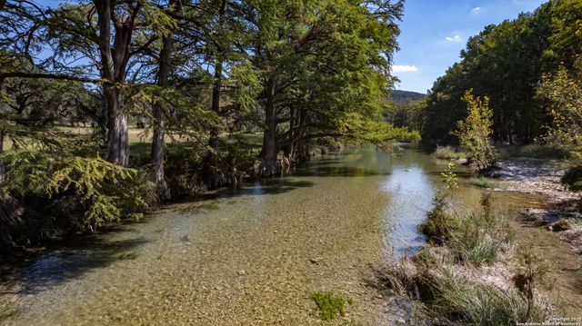 319 Bent River, Concan, TX 78838