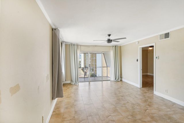 3040 NE 16th Avenue 402, Oakland Park, FL 33334