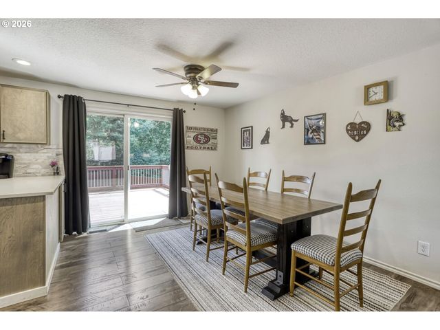 740 Se CAMELLIA Ct, Hillsboro, OR 97123