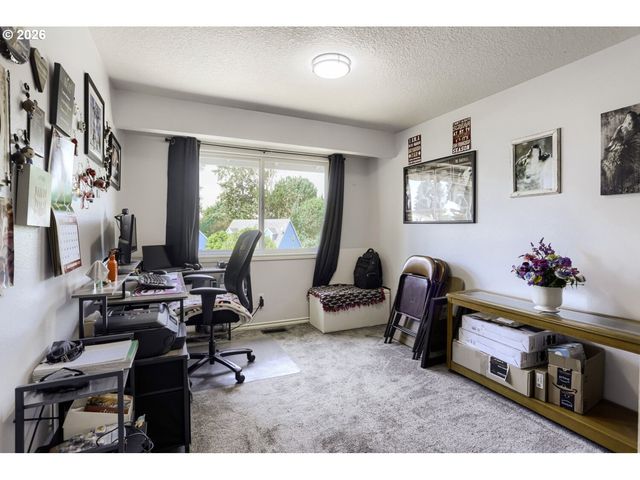 740 Se CAMELLIA Ct, Hillsboro, OR 97123