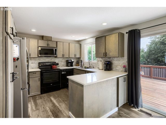 740 Se CAMELLIA Ct, Hillsboro, OR 97123