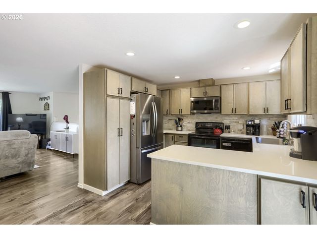 740 Se CAMELLIA Ct, Hillsboro, OR 97123
