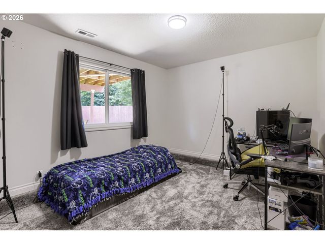 740 Se CAMELLIA Ct, Hillsboro, OR 97123