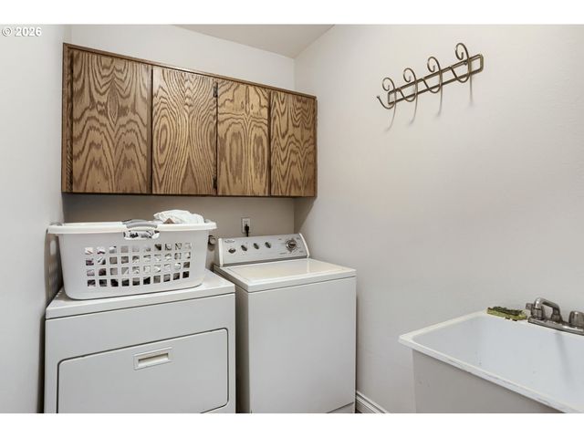 740 Se CAMELLIA Ct, Hillsboro, OR 97123