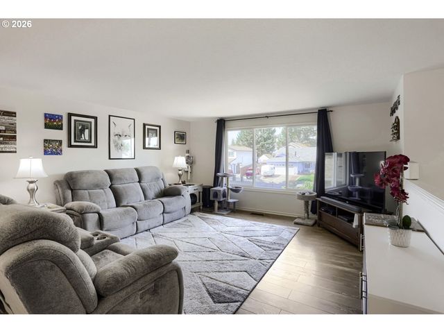 740 Se CAMELLIA Ct, Hillsboro, OR 97123