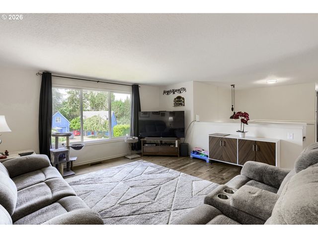 740 Se CAMELLIA Ct, Hillsboro, OR 97123