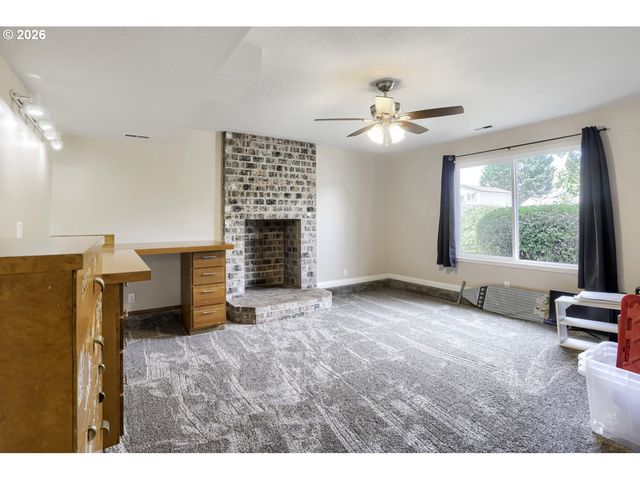 740 Se CAMELLIA Ct, Hillsboro, OR 97123