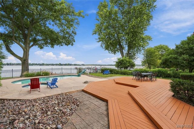 1819 Winter Road, Grand Island, NY 14072