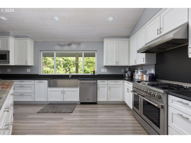 597 OJALLA Rd, Siletz, OR 97380