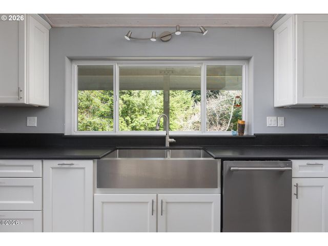 597 OJALLA Rd, Siletz, OR 97380