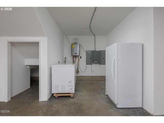 597 OJALLA Rd, Siletz, OR 97380