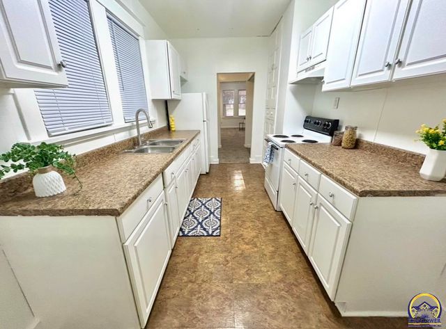 201 SW Elmwood AVE, Topeka, KS 66606