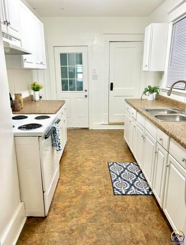 201 SW Elmwood AVE, Topeka, KS 66606