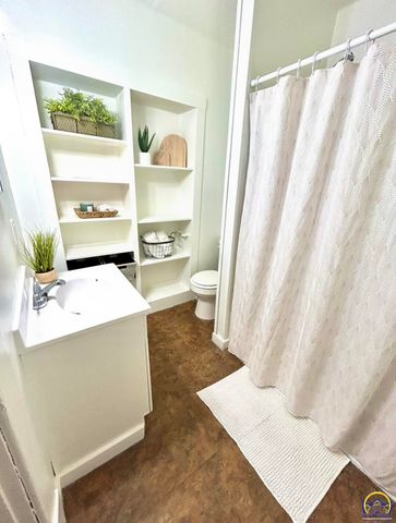 201 SW Elmwood AVE, Topeka, KS 66606