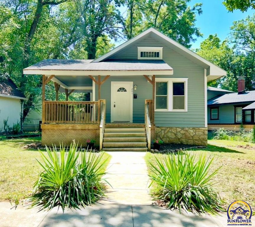 201 SW Elmwood AVE, Topeka, KS 66606
