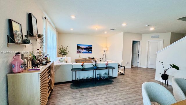 3117 Buttonwood Ct, Lauderdale Lakes, FL 33311