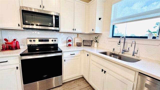 3117 Buttonwood Ct, Lauderdale Lakes, FL 33311
