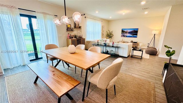 3117 Buttonwood Ct, Lauderdale Lakes, FL 33311
