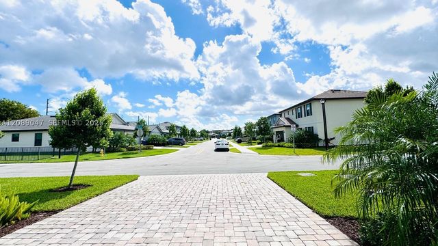 3117 Buttonwood Ct, Lauderdale Lakes, FL 33311