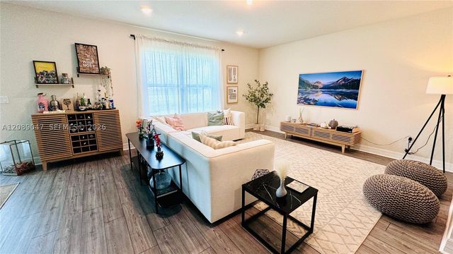 3117 Buttonwood Ct, Lauderdale Lakes, FL 33311