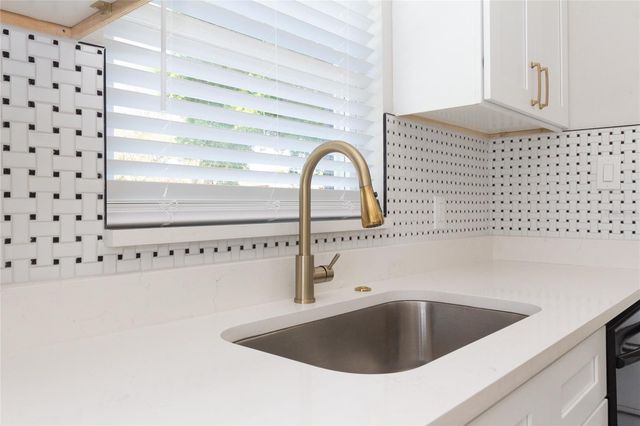 10889 124TH AVENUE, Largo, FL 33778