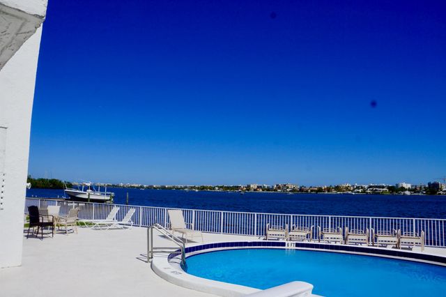 301 Croton Avenue 406, Lantana, FL 33462