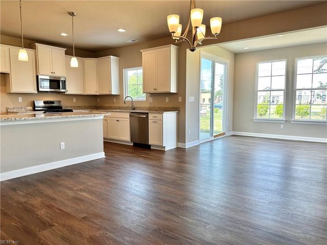 308 Station DR, Suffolk, VA 23434