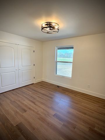 11694 West Green Hill Rd, Smithville, TN 37166
