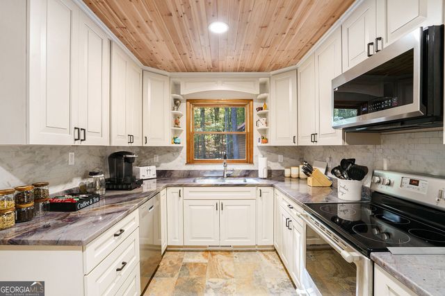 98 Bear Lane, Blue Ridge, GA 30513