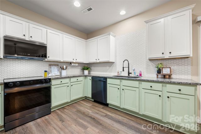 3229 Creek Bend Court, Sherrills Ford, NC 28673