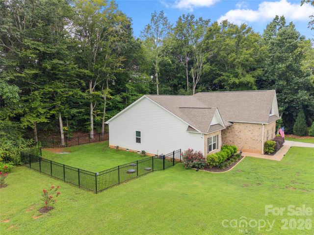 3229 Creek Bend Court, Sherrills Ford, NC 28673
