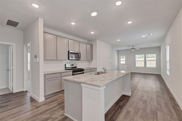 211 Intrepid Trail, Magnolia, TX 77354