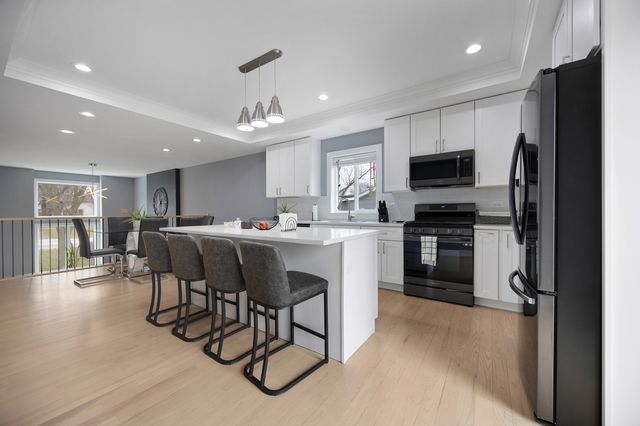 0N112 Leonard Street, Winfield, IL 60190