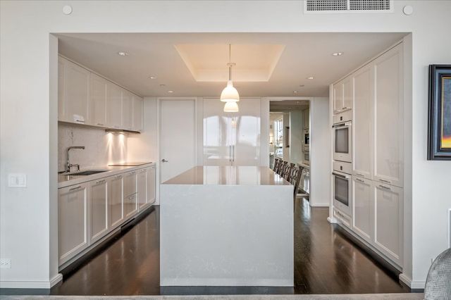 180 E Pearson Street 5107, Chicago, IL 60611