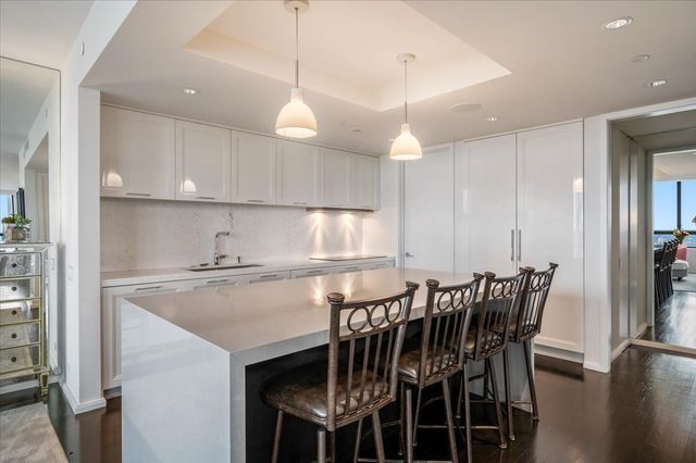 180 E Pearson Street 5107, Chicago, IL 60611