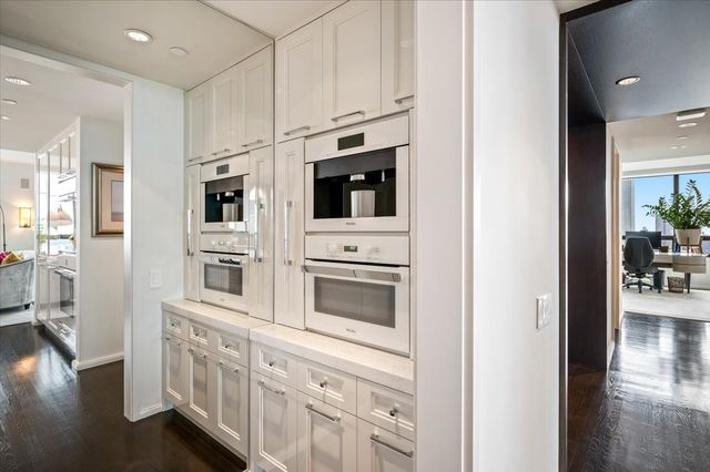 180 E Pearson Street 5107, Chicago, IL 60611