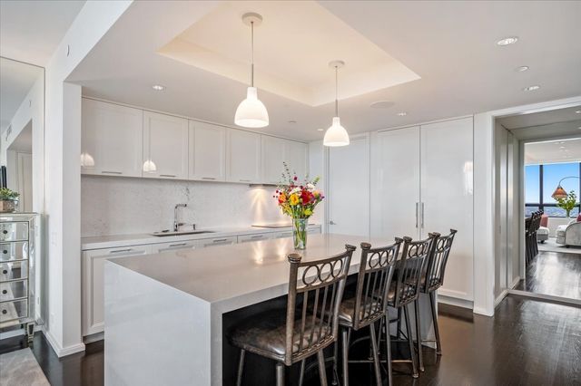 180 E Pearson Street 5107, Chicago, IL 60611