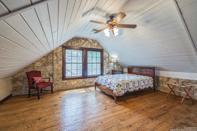 959 Highland Dr, Bandera, TX 78003