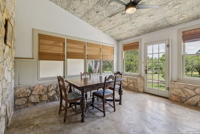 959 Highland Dr, Bandera, TX 78003